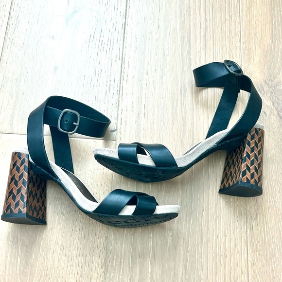 🔥Pedro Garcia Black Strappy Heels with Patterned Block Heel